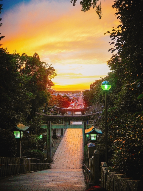 宮地嶽神社から見る夕焼けの道２