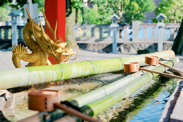 金神社 岐阜 金の龍の手水舎